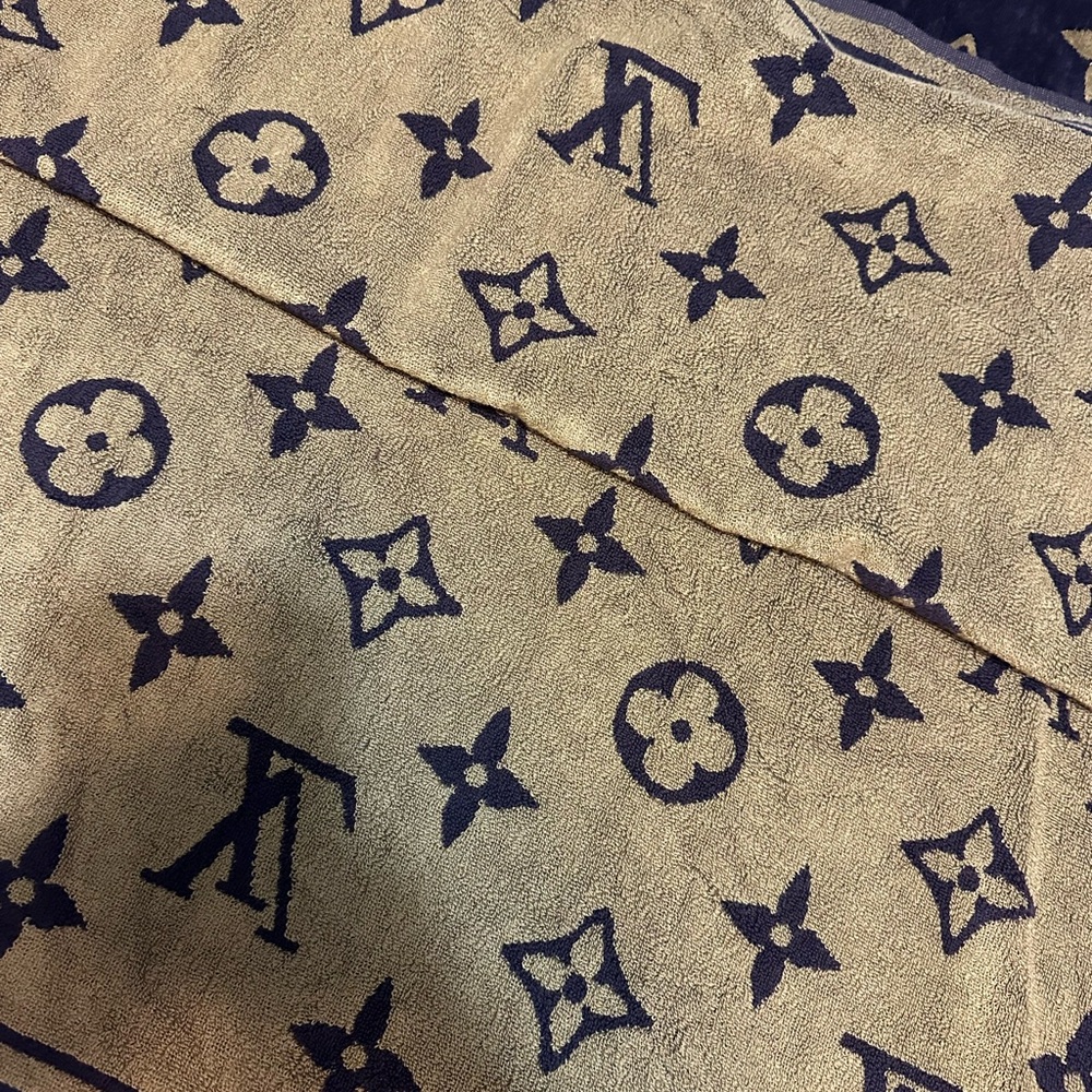 Louis Vuitton Beige and Navy Towel